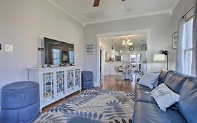 Cozy Beach Bungalow Near Galveston Seawall And Pier