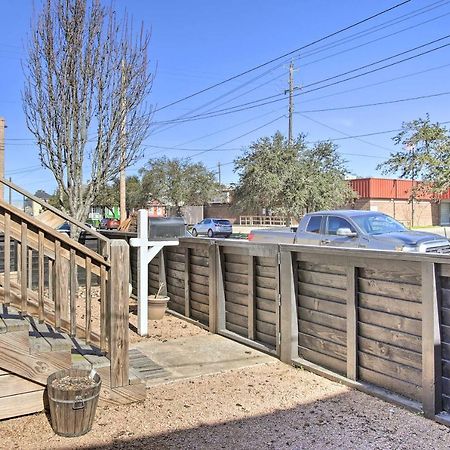 Cozy Beach Bungalow Near Galveston Seawall And Pier Exterior photo