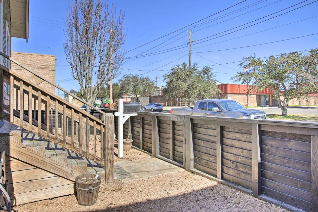 Cozy Beach Bungalow Near Galveston Seawall And Pier Exterior photo