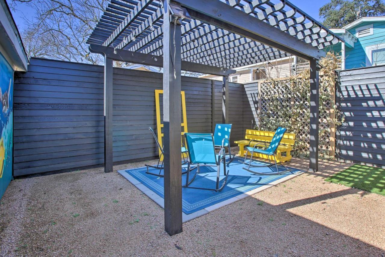 Cozy Beach Bungalow Near Galveston Seawall And Pier Exterior photo